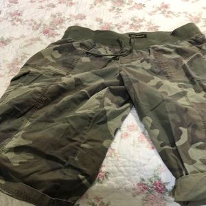 Bermuda Cargo shorts nwot
